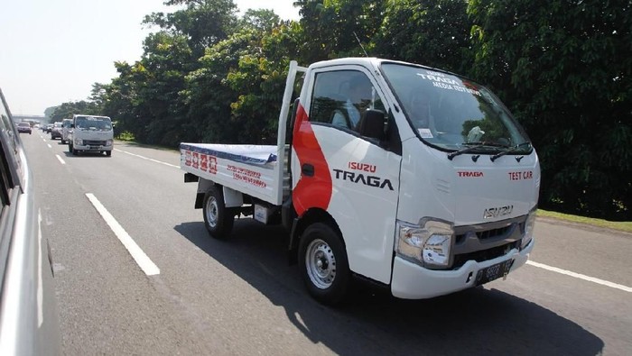 Isuzu Pasang Target Moderat untuk Ekspor Traga